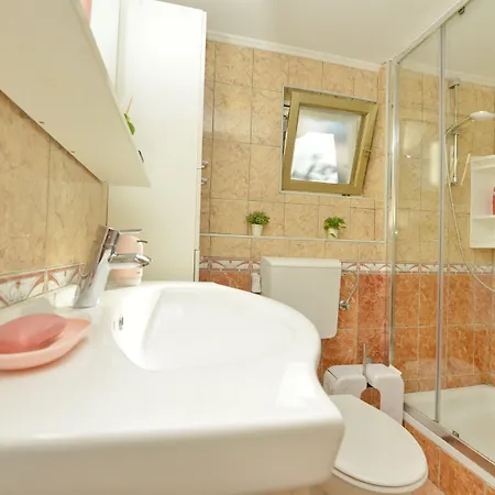 Apartment Beautiful 1-bed Kristijan