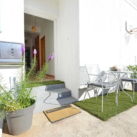 Beautiful 1-bed Kristijan Апартаменти *
