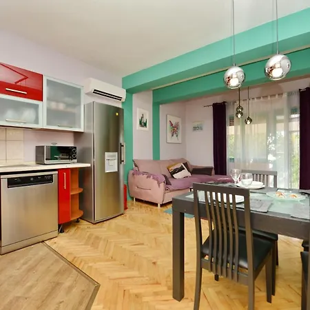 Апартаменти Beautiful 1-bed Kristijan *