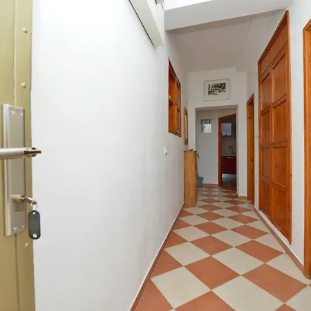 Beautiful 1-bed Kristijan Апартаменти *