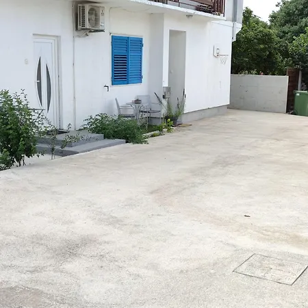 Апартаменти Beautiful 1-bed Kristijan *